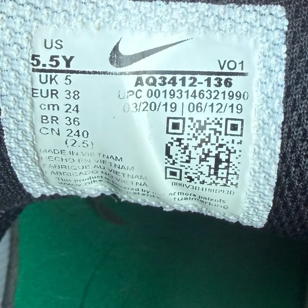 Nike Kyrie Basketball Shoes Gray Black Youth‎ 5.5Y Flytrap Style - Picture 3 of 8